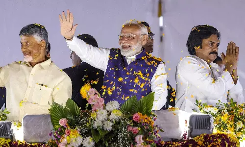 మోడీతో సూపర్ హిట్ కాంబినేషన్ అంటూ బాబు !