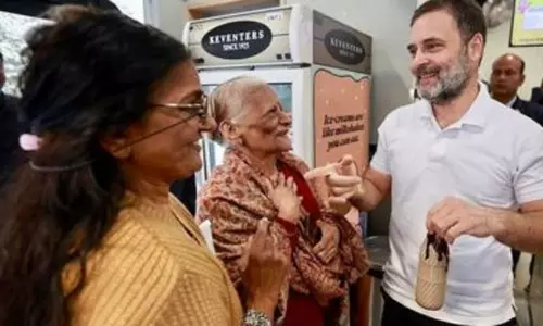 వీడియో వైరల్: రాహుల్ ని ఇంటికి ఆహ్వానించిన మహిళ.. తర్వాత ఏమైంది..?