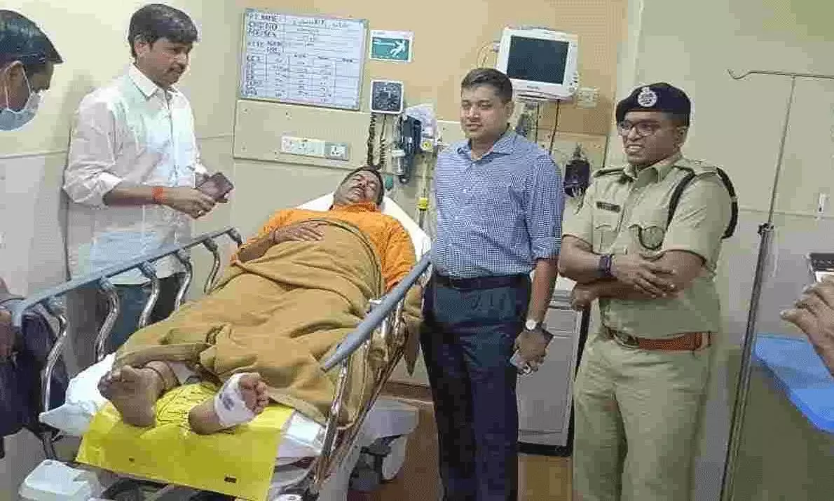 హైదరాబాద్ పబ్ లో కాల్పులు.. పోలీసుకు గాయాలు