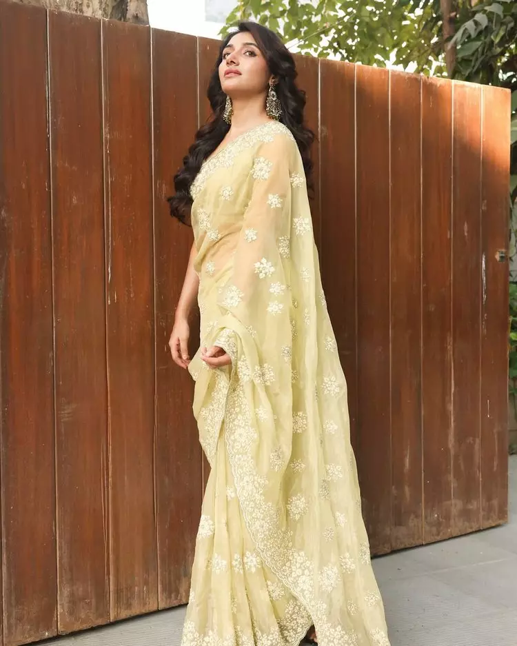 Mirna Menon�s Fashion is Truly Unstoppable