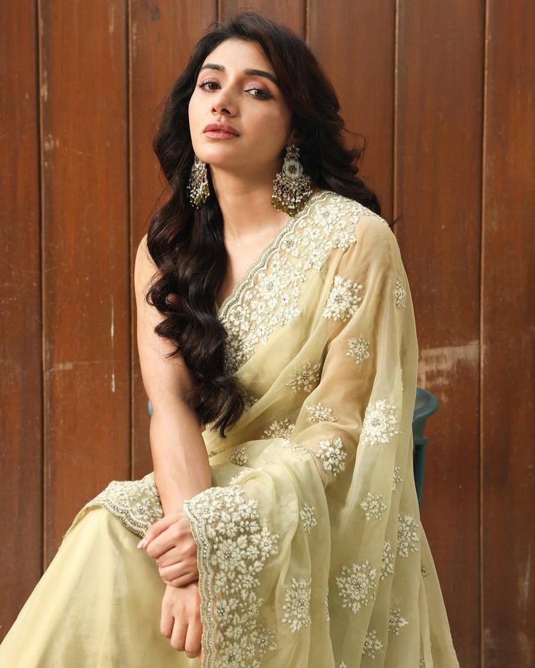 Mirna Menon�s Fashion is Truly Unstoppable Mirna Menon�s Fashion is Truly Unstoppable