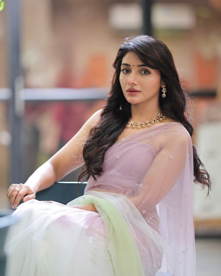 Mirna Menon�s Fashion is Truly Unstoppable Mirna Menon�s Fashion is Truly Unstoppable