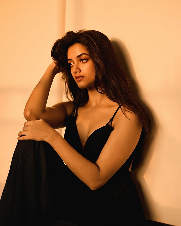 Bhagyashri Borse�s Latest Look Will Have You Gasping in Awe