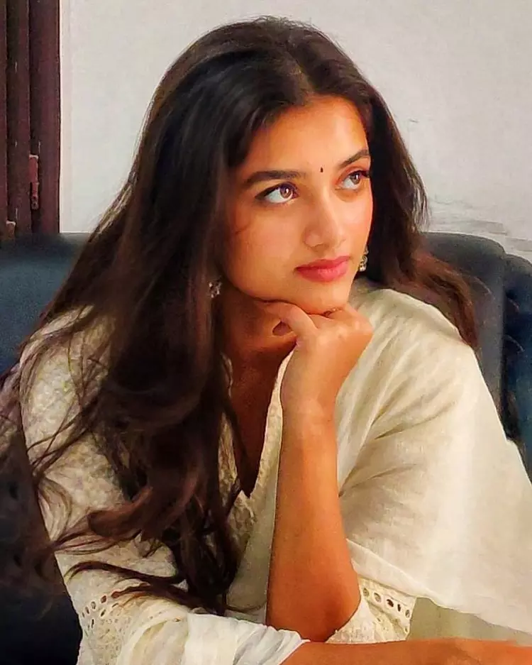 Bhagyashri Borse�s Latest Look Will Have You Gasping in Awe Bhagyashri Borse�s Latest Look Will Have You Gasping in Awe