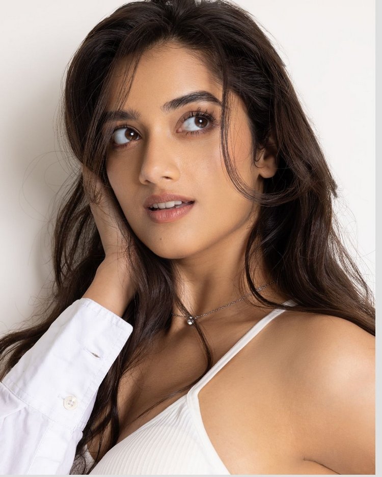 Bhagyashri Borse�s Latest Look Will Have You Gasping in Awe Bhagyashri Borse�s Latest Look Will Have You Gasping in Awe