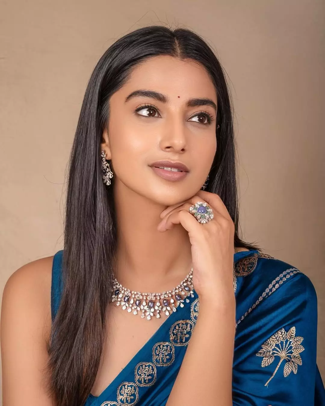 Meenakshi Chaudhary�s Looks Will Keep You Hooked for Hours Meenakshi Chaudhary�s Looks Will Keep You Hooked for Hours