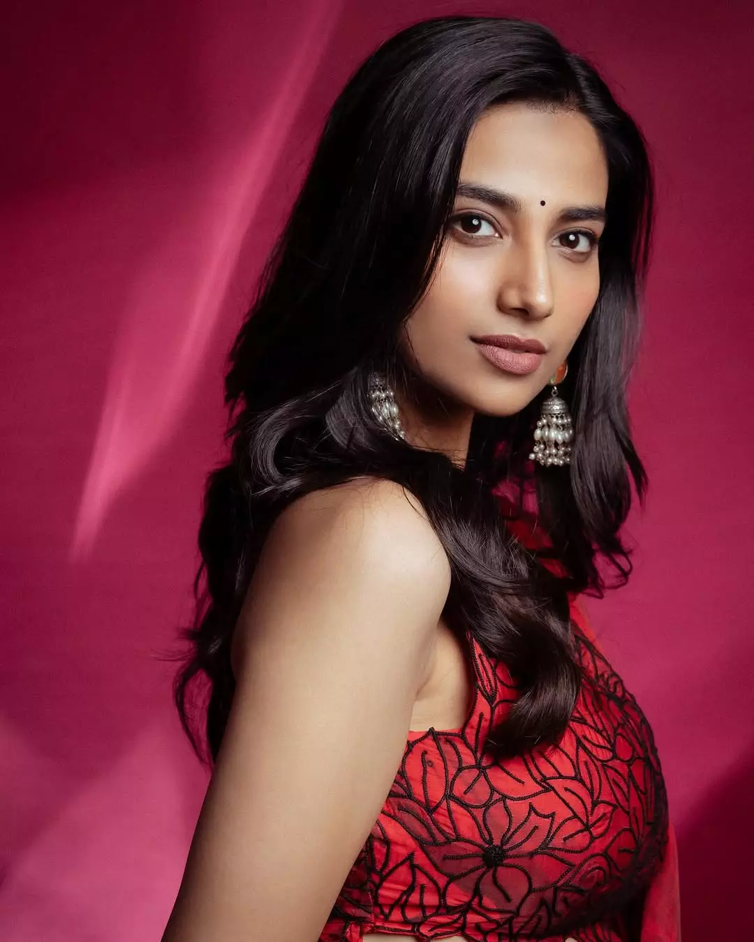 Meenakshi Chaudhary�s Looks Will Keep You Hooked for Hours Meenakshi Chaudhary�s Looks Will Keep You Hooked for Hours