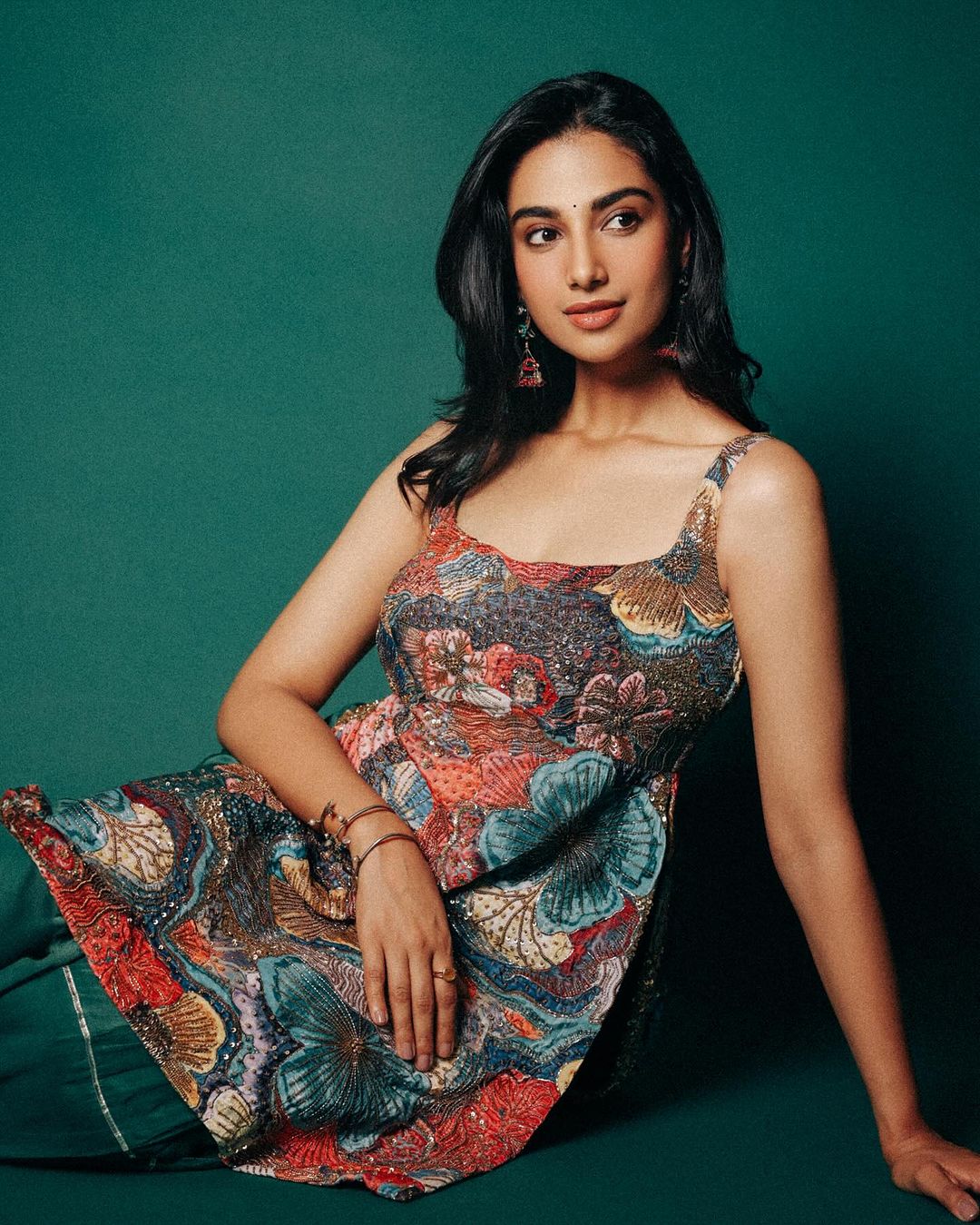 Meenakshi Chaudhary�s Looks Will Keep You Hooked for Hours Meenakshi Chaudhary�s Looks Will Keep You Hooked for Hours