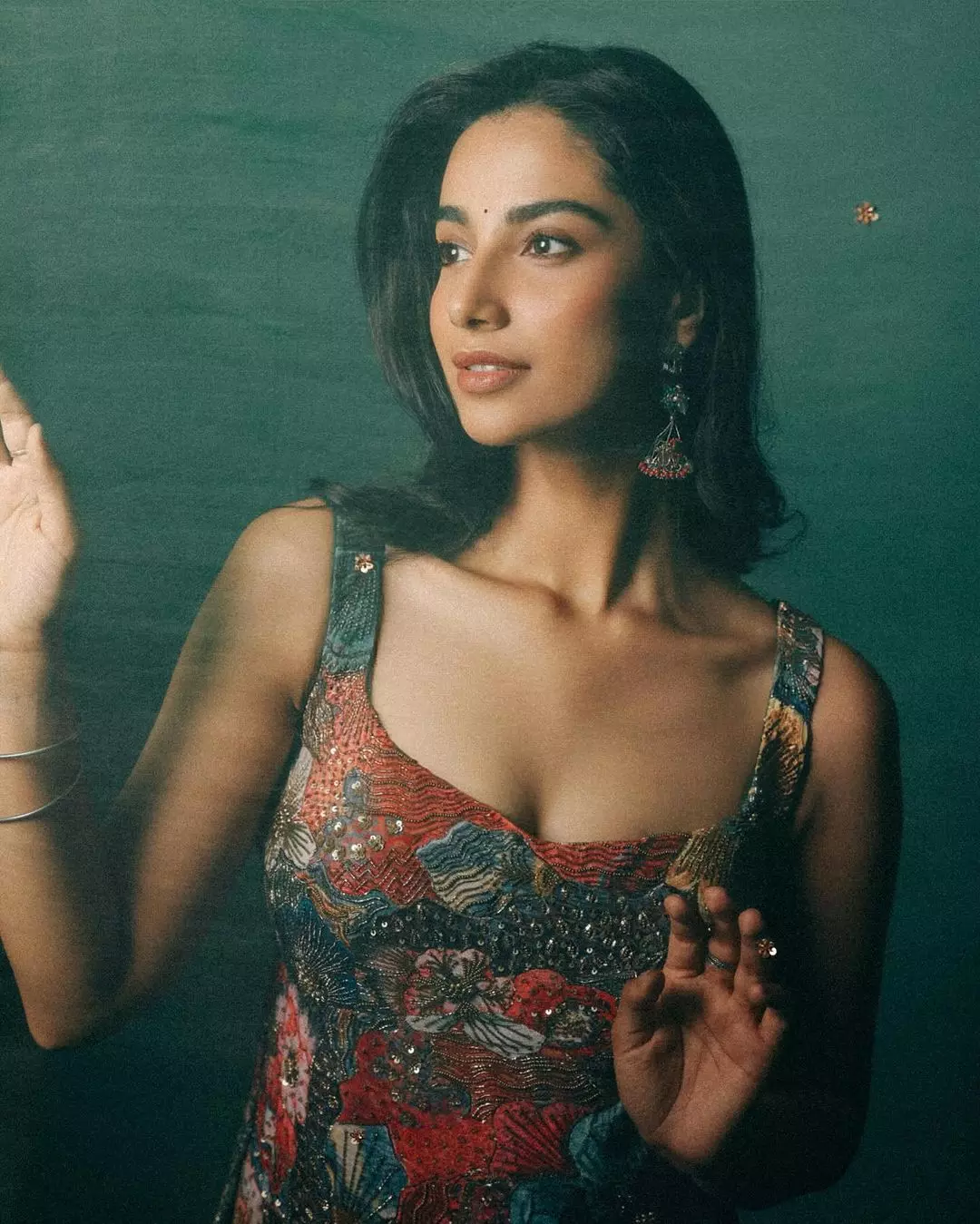 Meenakshi Chaudhary�s Looks Will Keep You Hooked for Hours Meenakshi Chaudhary�s Looks Will Keep You Hooked for Hours