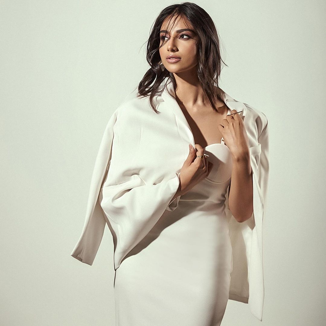 Meenakshi Chaudhary�s Looks Will Keep You Hooked for Hours Meenakshi Chaudhary�s Looks Will Keep You Hooked for Hours