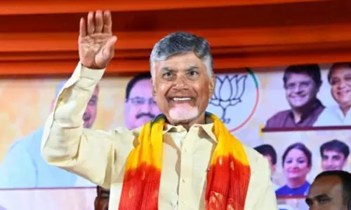 బాబు దొరికిపోయారా...పవన్ తప్పించుకున్నారా ?