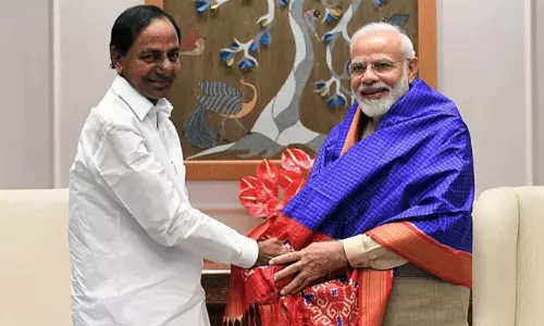 మోడీ కేసీఅర్ ప్రేమ చిగురిస్తోందా ?