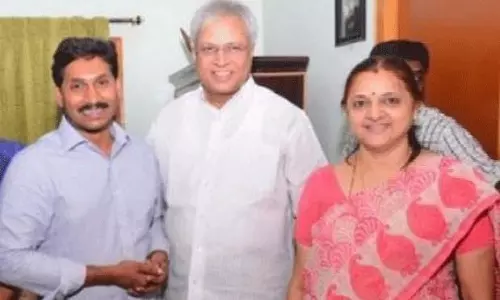 ఉండవల్లి వైసీపీలోకి...ఈ ప్రచారంలో నిజమెంత ?