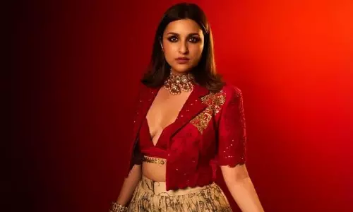 ఫోటో స్టోరి: ప‌రిణీతి క్లాసీ లెహంగా రెడ్ బ్లౌజ్ లుక్