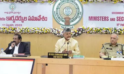 పాత చర్చ కొత్తగా... చంద్రబాబు కీలక సమీక్షకు పవన్ డుమ్మా!