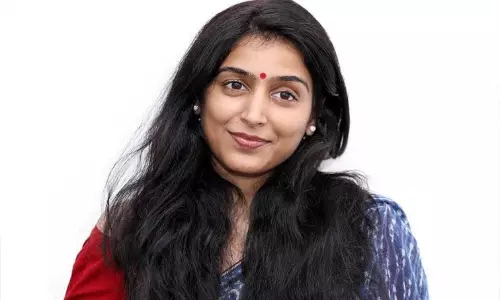 హీరోయిన్ త‌ల్లి పిలుపు కోసం వెయిటింగ్!