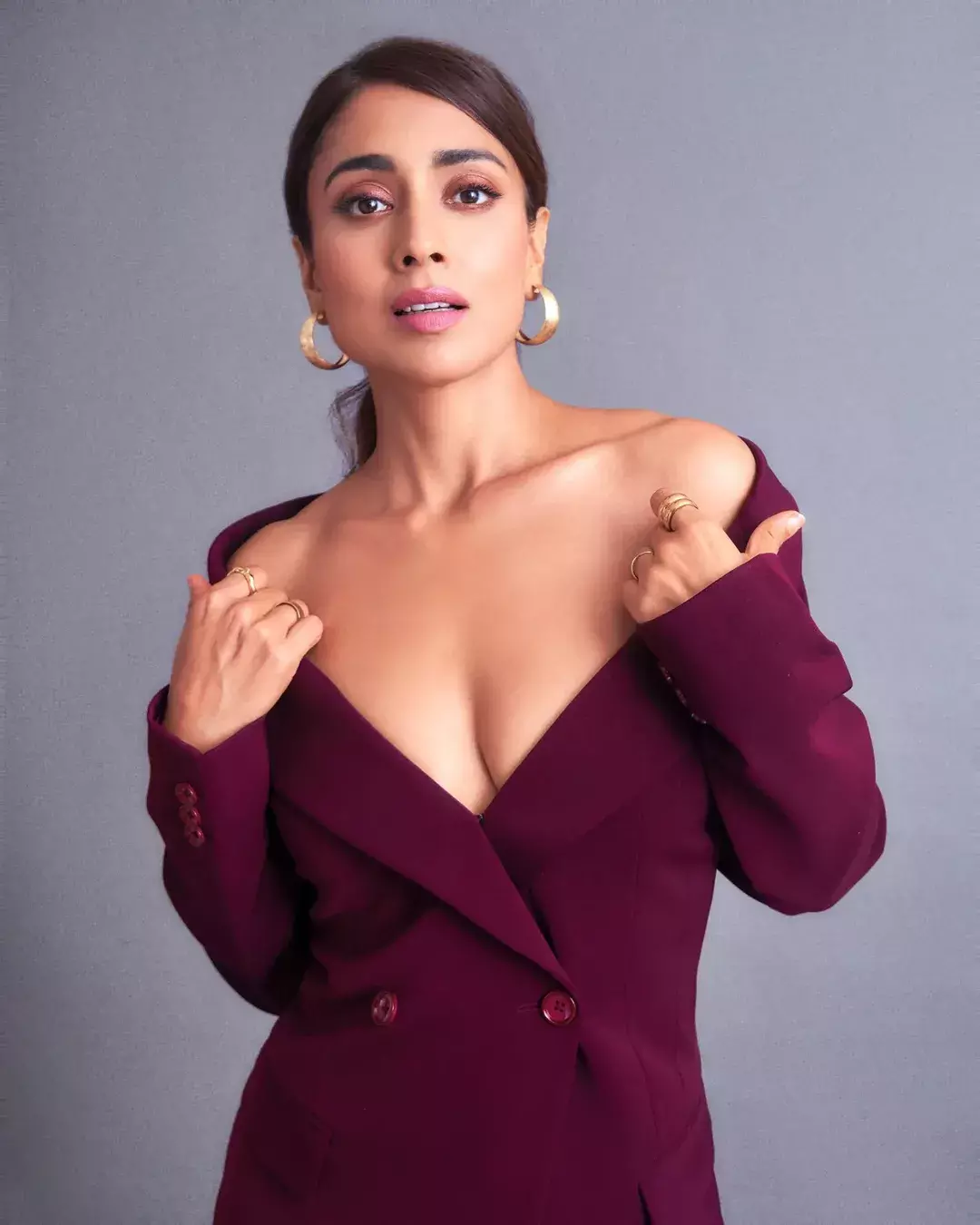 Shriya Sarans Boss Mode Look Steals the Spotlight! Shriya Sarans Boss Mode Look Steals the Spotlight!