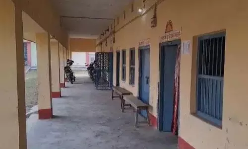 ఏకలవ్యుడి పేరు చెప్పి  విద్యార్థిని వద్ద టీచర్  తప్పుడు ప్రతిపాదన!