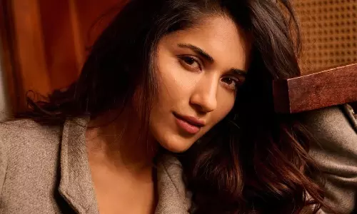 గుబులు రేపుతున్న‌ రుహానీ ఫోజ్