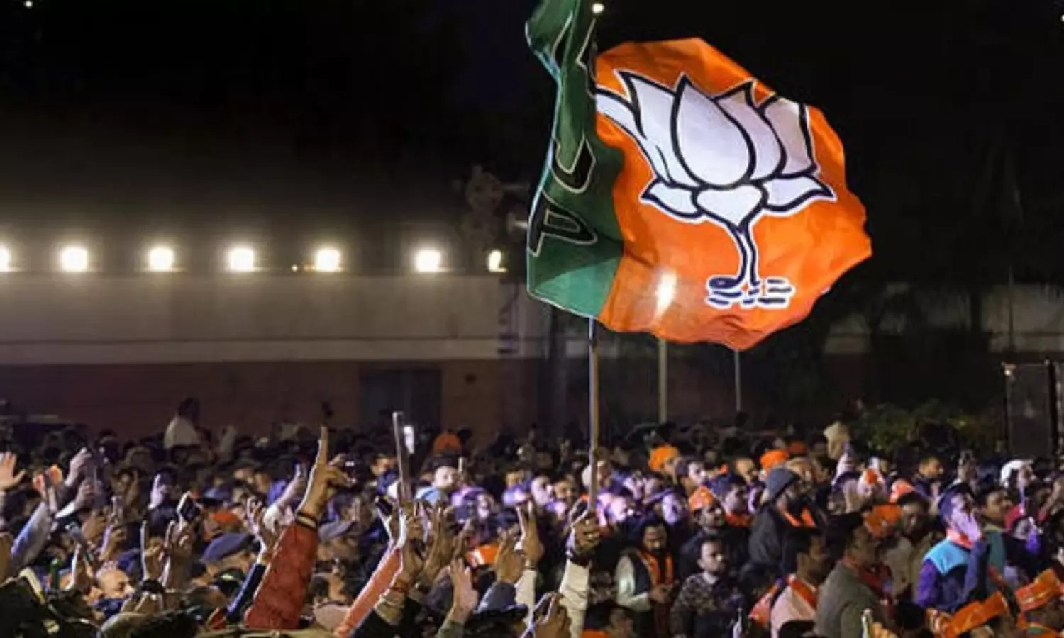 అక్కడ మంత్రివర్గంలో చోటు అంటే జాక్ పాటే ! అక్కడ మంత్రివర్గంలో చోటు అంటే జాక్ పాటే !