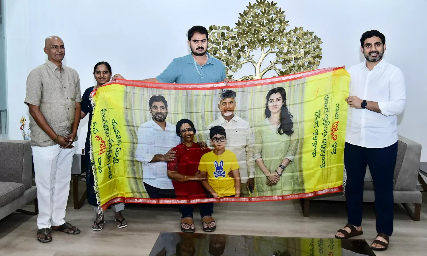 మంగళగిరి నేతన్న కళ.. చేనేతపై నారా ఫ్యామిలీ..