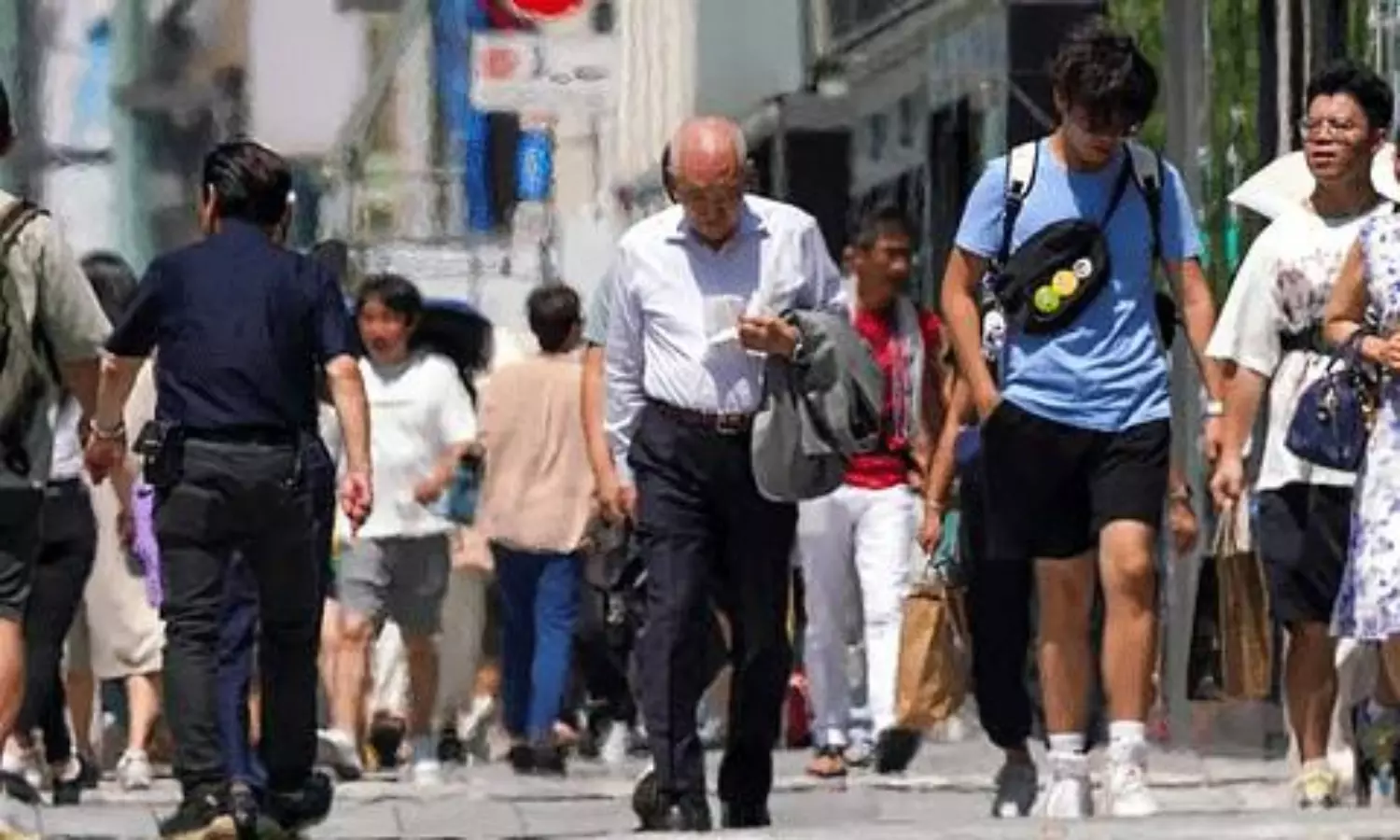 ప్రపంచ వ్యాప్తంగా పలుదేశాల్లో ఇదే ట్రండ్... టెన్షన్ పీక్స్ కి చేరుతోందా? ప్రపంచ వ్యాప్తంగా పలుదేశాల్లో ఇదే ట్రండ్... టెన్షన్ పీక్స్ కి చేరుతోందా?