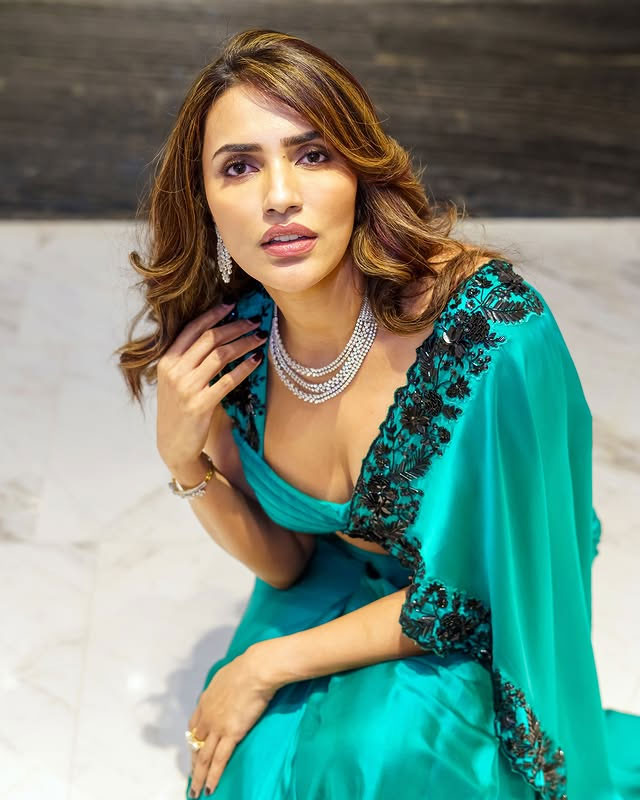 Akshara Gowda Turns Heads in a Gorgeous Saree: A Classic Beauty