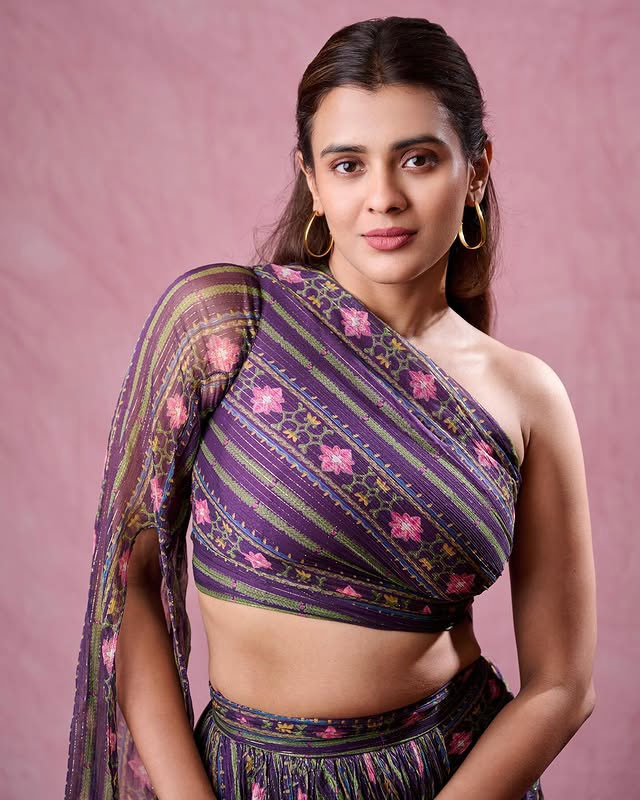 Hebah Patels Jaw-Dropping Fashion Looks