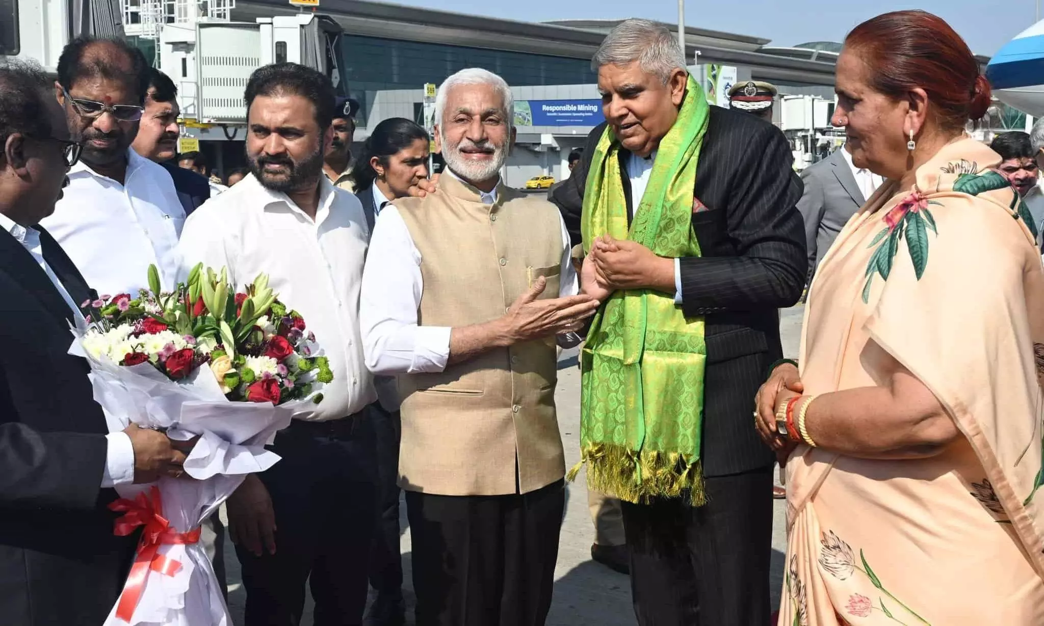 రాజకీయాలకు దూరమన్నారు.. ‘విజయసాయి’ ఇలా ఆశ్చర్యపరిచారు!