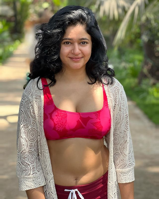 Timeless Beauty and Talent: Poonam Bajwas Captivating Photos Timeless Beauty and Talent: Poonam Bajwas Captivating Photos