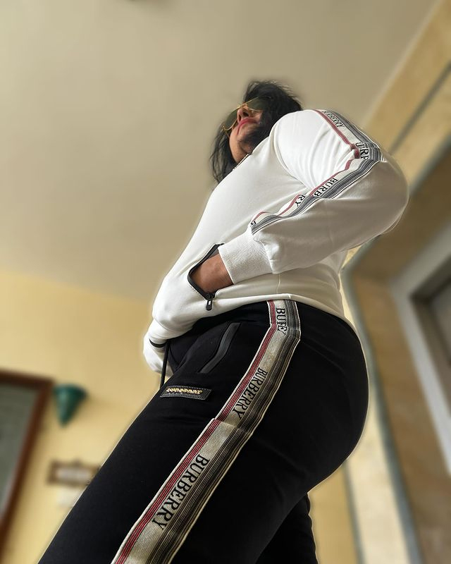 Timeless Beauty and Talent: Poonam Bajwas Captivating Photos