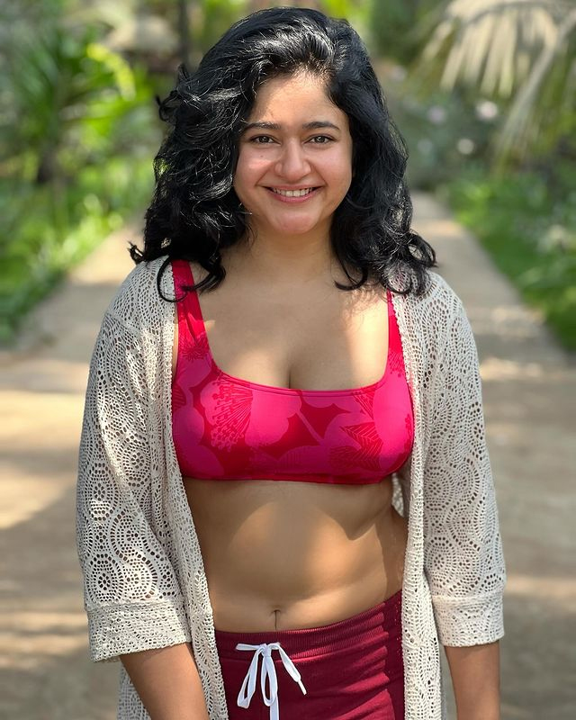 Timeless Beauty and Talent: Poonam Bajwas Captivating Photos