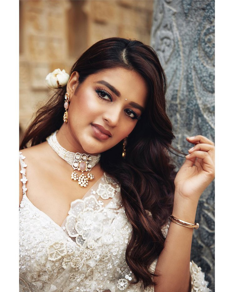 Nidhhi Agerwals Stunning White Look Nidhhi Agerwals Stunning White Look