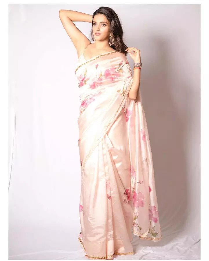 Nidhhi Agerwals Stunning White Look Nidhhi Agerwals Stunning White Look