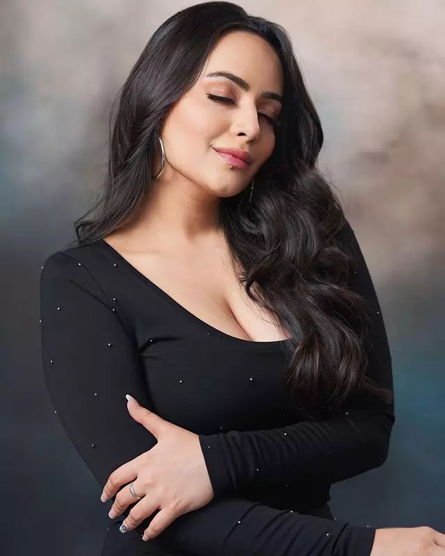 Aanchal Munjal Welcomes March in Style