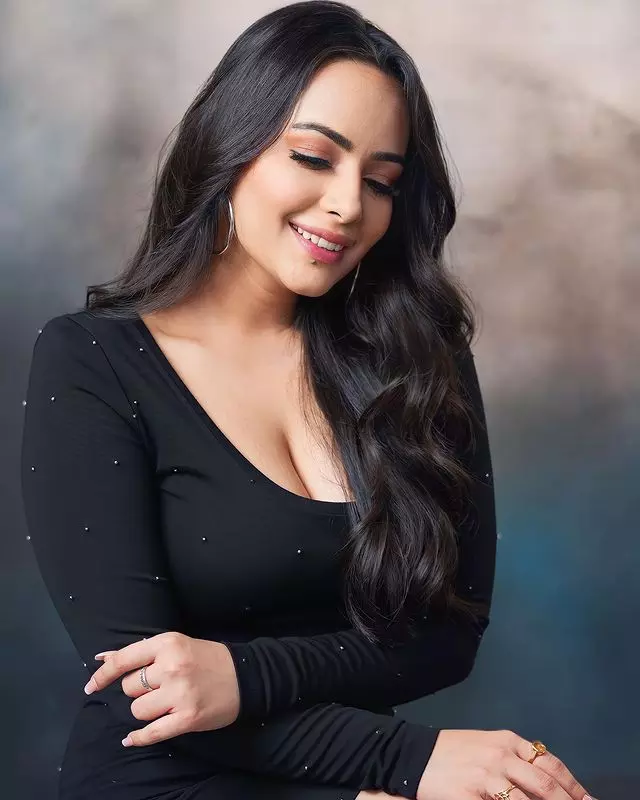 Aanchal Munjal Welcomes March in Style