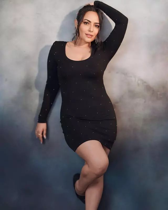 Aanchal Munjal Welcomes March in Style