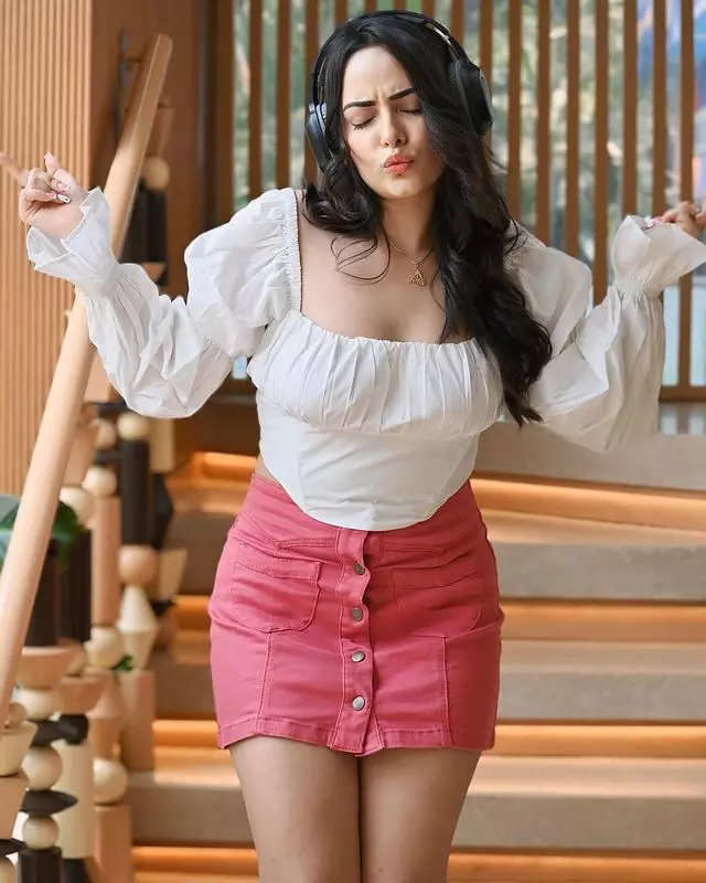 Aanchal Munjal Welcomes March in Style Aanchal Munjal Welcomes March in Style