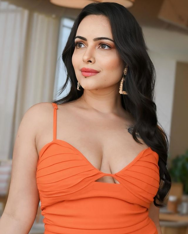 Aanchal Munjal Welcomes March in Style Aanchal Munjal Welcomes March in Style