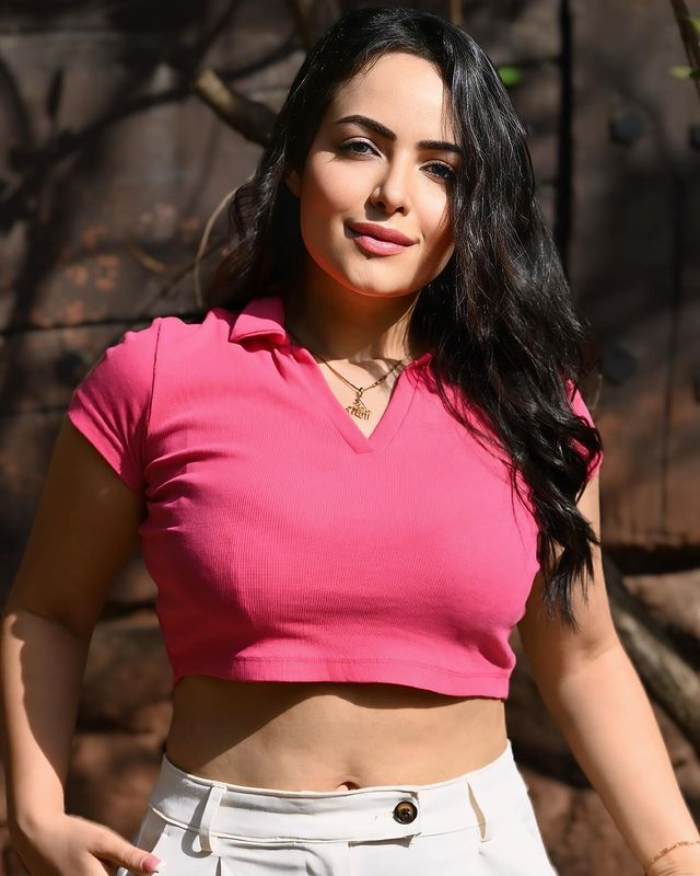 Aanchal Munjal Welcomes March in Style Aanchal Munjal Welcomes March in Style