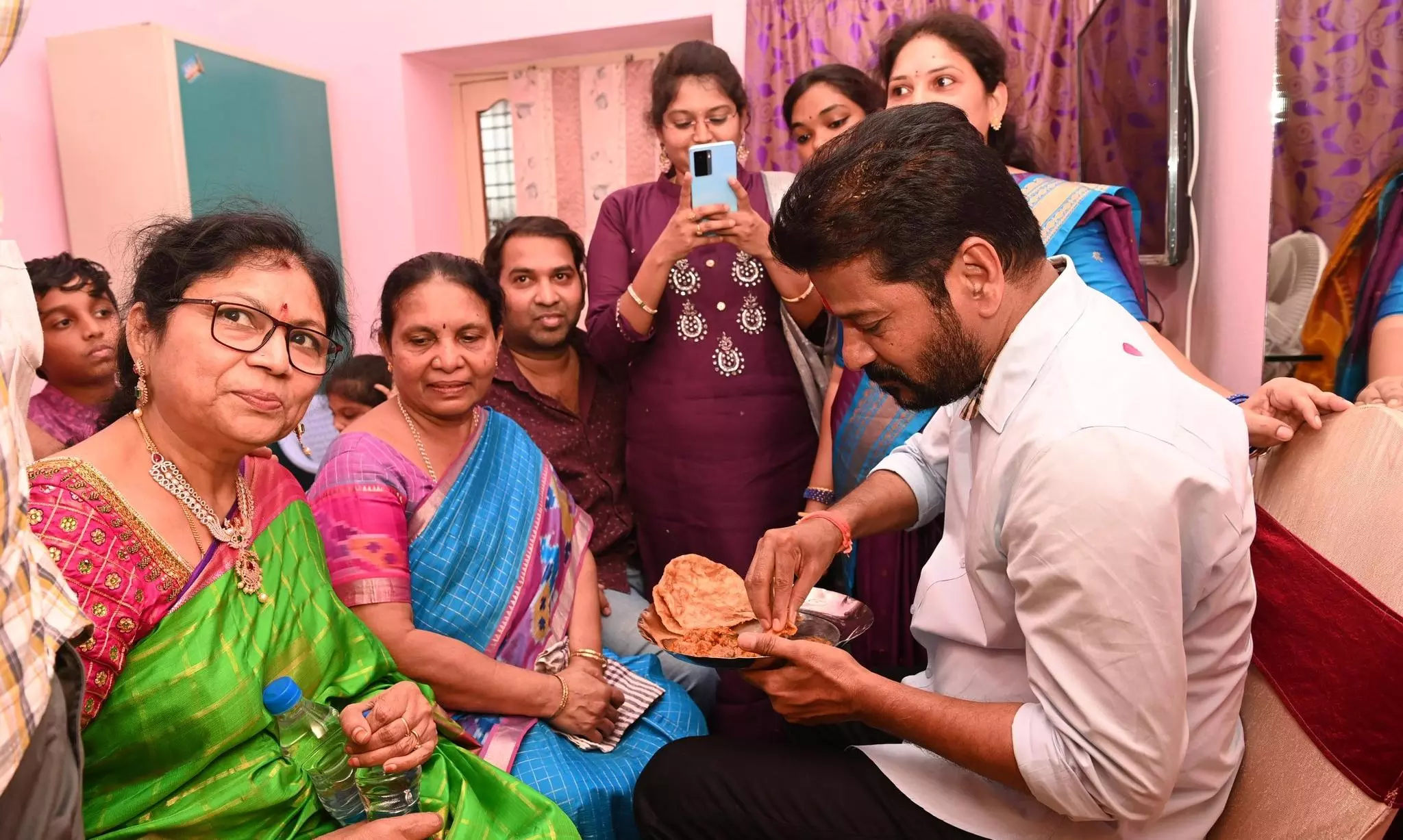 రేవంత్ కు పాత జ్ఞాపకాలు ఎక్కువే.. తాజాగా ఏం చేశారంటే?