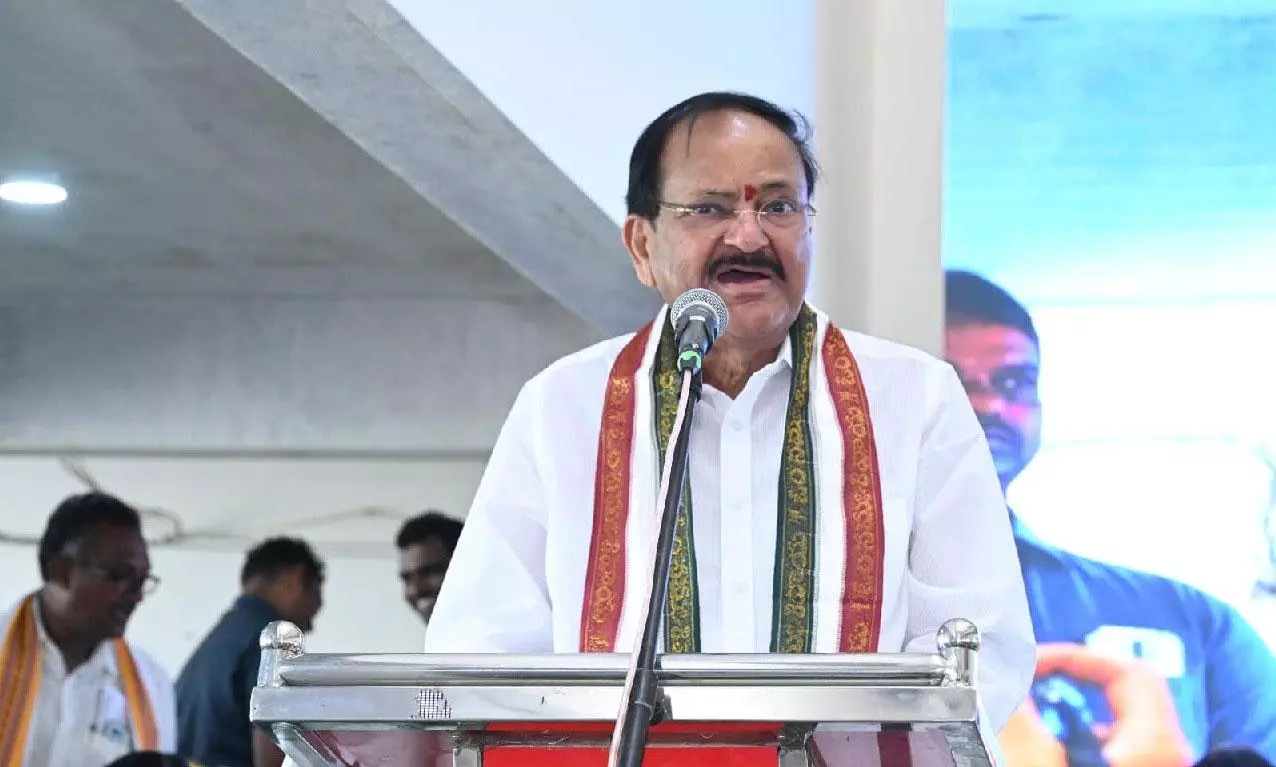 విల‌న్ పాత్ర‌ల్నే హీరోలుగా చూపించ‌డం హీరోయిజం అనిపించుకోదు: వెంక‌య్య నాయుడు