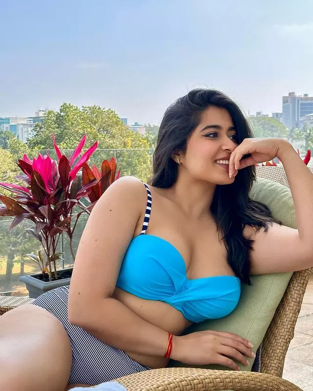 Nikita Sharma: Simplicity Meets Elegance