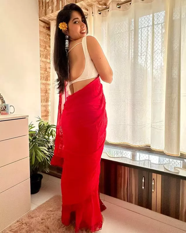 Nikita Sharma: Simplicity Meets Elegance Nikita Sharma: Simplicity Meets Elegance