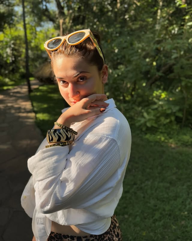 Shivaleeka Oberois Playful Take On Monday Blues Shivaleeka Oberois Playful Take On Monday Blues