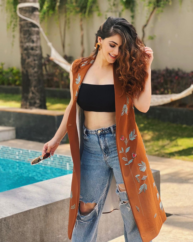 Shivaleeka Oberois Playful Take On Monday Blues