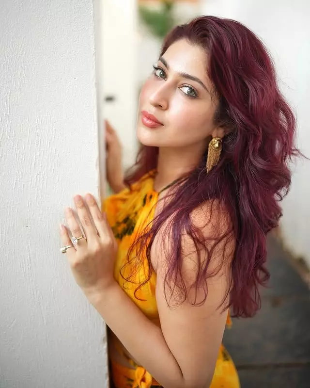 Sonarika Bhadorias Bold and Beautiful Fashion Moments Sonarika Bhadorias Bold and Beautiful Fashion Moments