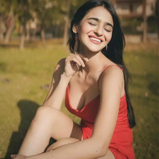 Prakriti Pavanis Effortless Barbie Charm Prakriti Pavanis Effortless Barbie Charm