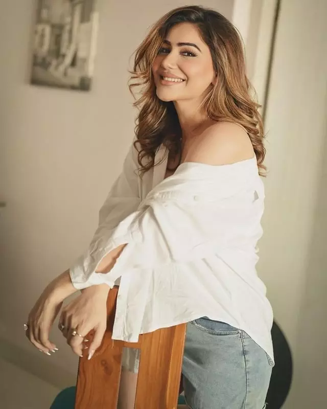 Kangana Sharma Exudes Elegance in Black Kangana Sharma Exudes Elegance in Black