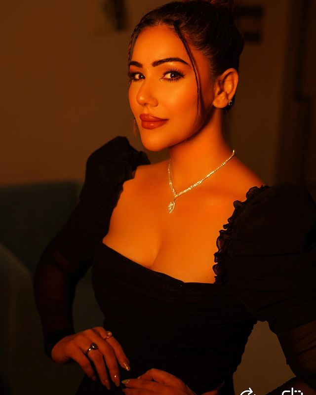 Kangana Sharma Exudes Elegance in Black Kangana Sharma Exudes Elegance in Black